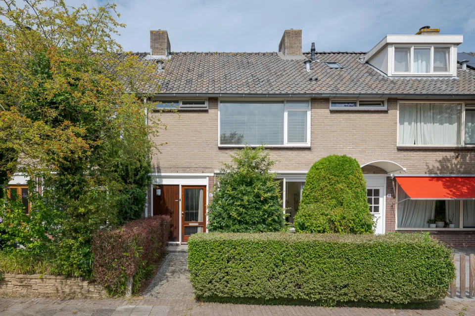 Callenburghplantsoen 17, Voorschoten