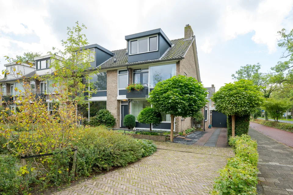 Van der Helmlaan 7, Leiden